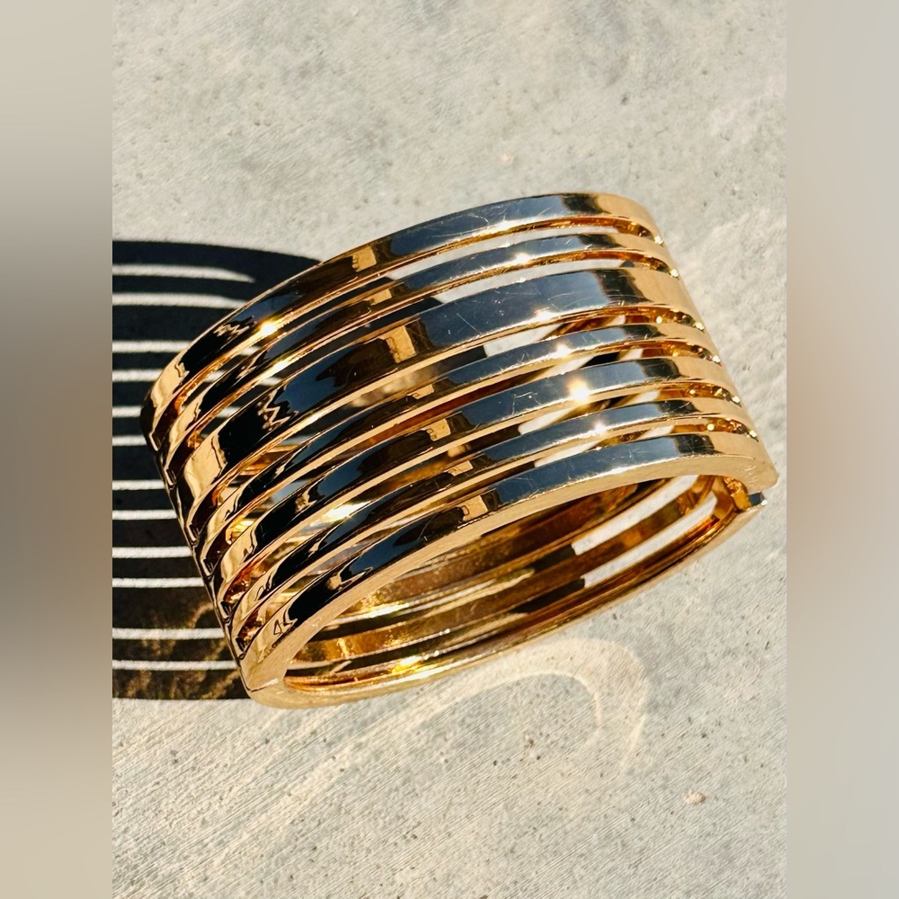 Express Gold Cuff Bracelet - Picture 7 of 8